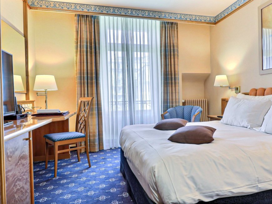 Elegant standard room Hotel Mirabeau Lausanne