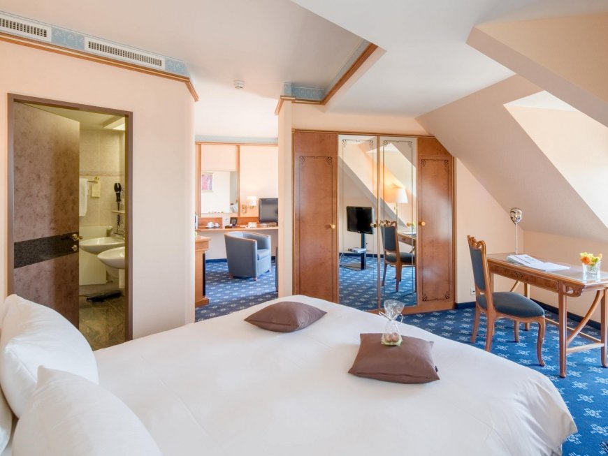 Raffiniertes interieur in der suite mit seeblick im Mirabeau